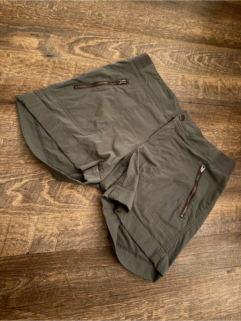 Athleta Women’s Olive Performance Zip-Pocket Shorts - Size 8
